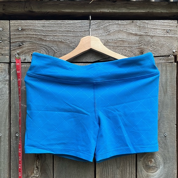 Geometric Pattern Lorna Jane Active Shorts - Picture 5 of 6